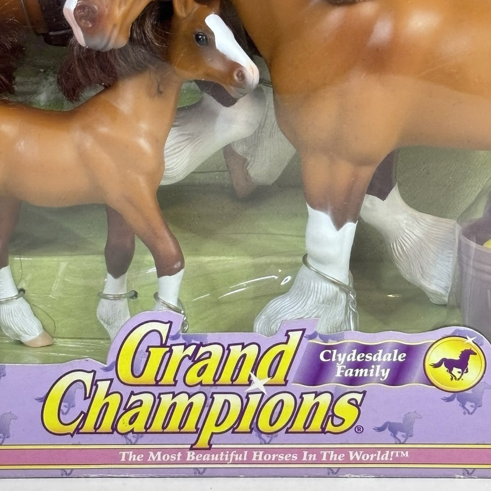 Vintage Empire Toys Grand Champions Clydesdale Light Bay Family Horses 51001 - Picture 2 of 3